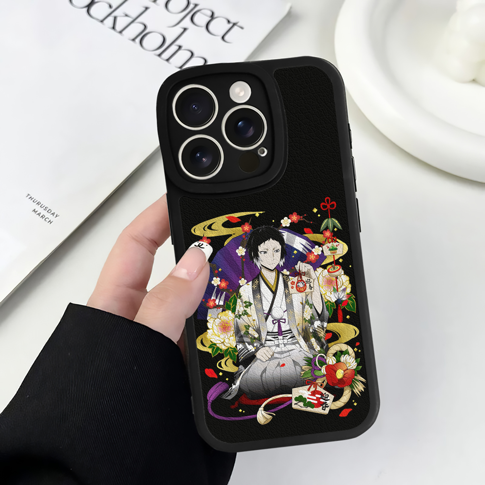 （画像用） 文豪ストレイドッグス Bungo Stray Dogs 【iPhone 16シリーズ対応】シリコンスマホケース（レザー調） 材質：シリコン